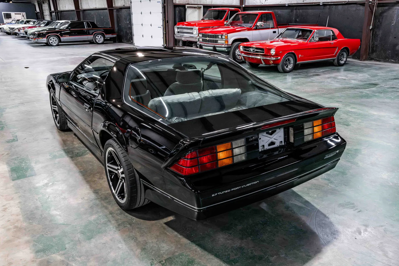 1987-Chevrolet-Camaro-Onyx Black-155823-35.jpg